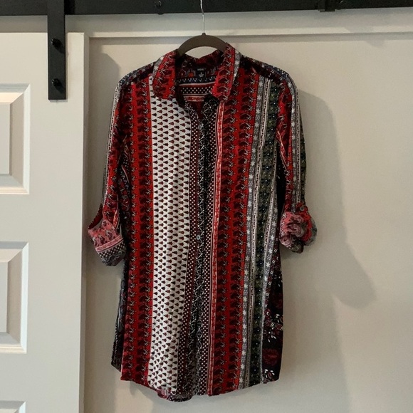 Intro. Red and Black Patterned Shirt - Picture 1 of 5